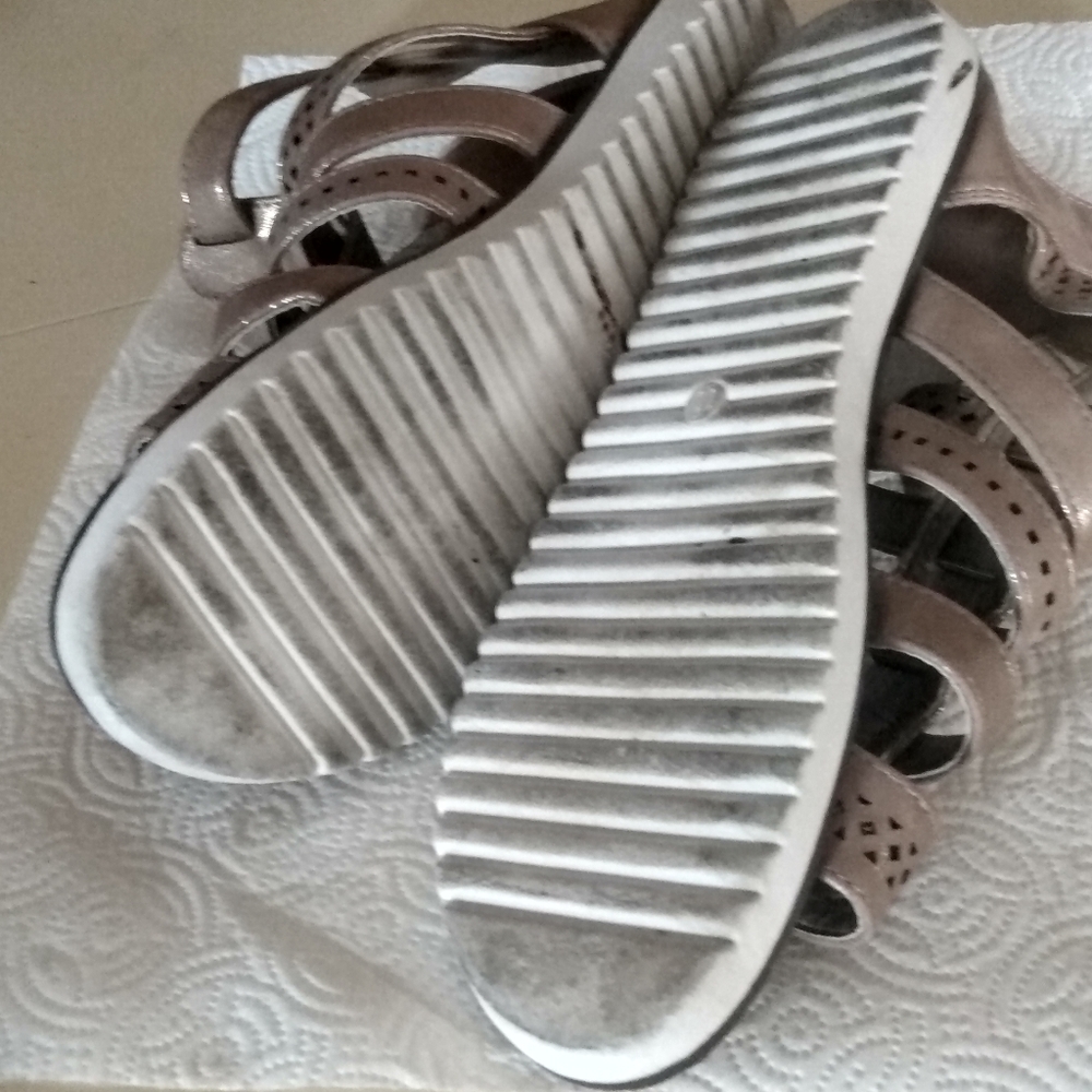 Sandals - Picture 2 of 7